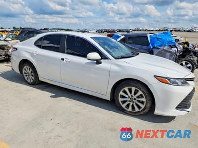 Czwarte zdjęcie samochodu z boku: 2019 TOYOTA CAMRY LE VIN:4T1B11HK4KU810787 - miniatura