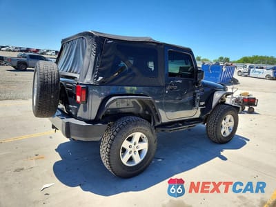 Trzecie zdjęcie samochodu z tyłu: 2008 JEEP WRANGLER SAHARA VIN:1J4FA54178L617620 - miniatura