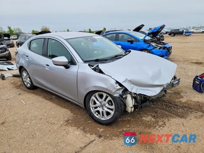 Czwarte zdjęcie samochodu z boku: 2017 TOYOTA YARIS IA BASE VIN:3MYDLBYVXHY175489 - miniatura