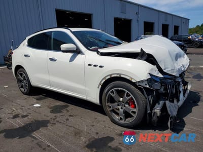 Czwarte zdjęcie samochodu z boku: 2019 MASERATI LEVANTE VIN:ZN661XUA1KX333822 - miniatura