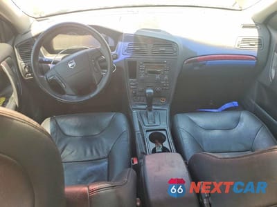 Zdjęcie 8 z 12 samochodu: 2004 VOLVO V70 FWD VIN:YV1SW59V542438567 - miniatura