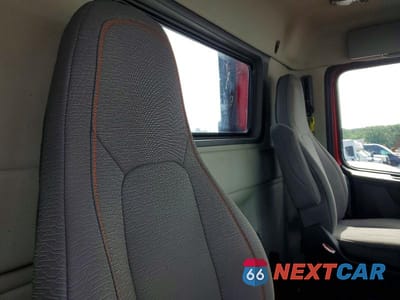 Zdjęcie 6 z 10 samochodu: 2023 VOLVO VNR SEMI TRUCK VIN:4V4WC9EGXPN614518 - miniatura