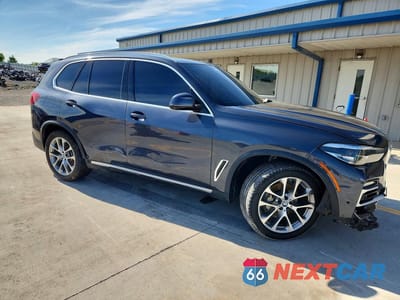 Czwarte zdjęcie samochodu z boku: 2020 BMW X5 VIN:5UXCR6C05L9B09296 - miniatura