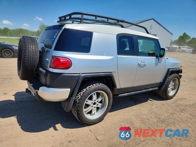 Trzecie zdjęcie samochodu z tyłu: 2007 TOYOTA FJ CRUISER BASE VIN:JTEBU11F870038832 - miniatura