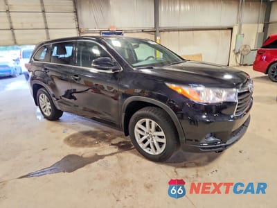Czwarte zdjęcie samochodu z boku: 2016 TOYOTA HIGHLANDER LE VIN:5TDBKRFH3GS228666 - miniatura