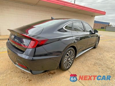 Czwarte zdjęcie samochodu z boku: 2021 HYUNDAI SONATA HYBRID VIN:KMHL54JJXMA024170 - miniatura