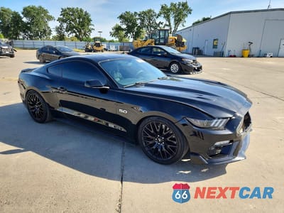 Czwarte zdjęcie samochodu z boku: 2017 FORD MUSTANG GT VIN:1FA6P8CF0H5250587 - miniatura
