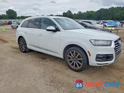 Czwarte zdjęcie samochodu z boku: 2017 AUDI Q7 PREMIUM PLUS VIN:WA1LAAF7XHD034787 - miniatura