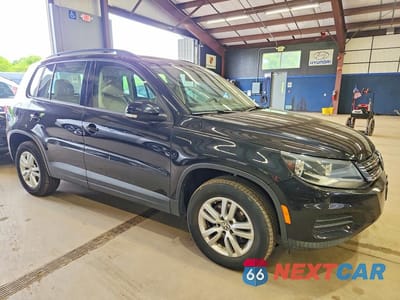 Czwarte zdjęcie samochodu z boku: 2017 VOLKSWAGEN TIGUAN S VIN:WVGBV7AXXHK000324 - miniatura