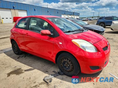 Czwarte zdjęcie samochodu z boku: 2009 TOYOTA YARIS BASE VIN:JTDJT903X95237279 - miniatura