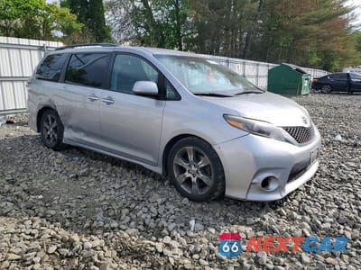 Czwarte zdjęcie samochodu z boku: 2015 TOYOTA SIENNA SPORT VIN:5TDXK3DC0FS558189 - miniatura