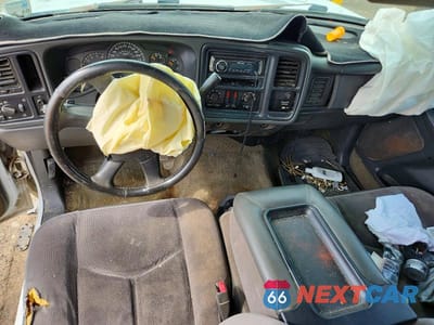 Zdjęcie 8 z 12 samochodu: 2003 GMC NEW SIERRA C1500 VIN:2GTEC19V331374886 - miniatura