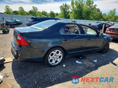 Trzecie zdjęcie samochodu z tyłu: 2010 FORD FUSION SE VIN:3FAHP0HAXAR284515 - miniatura