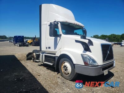2017 VOLVO VNL SEMI TRUCK 4V4N39TG1HN988015 - główne zdjęcie licytacji z USA - miniatura