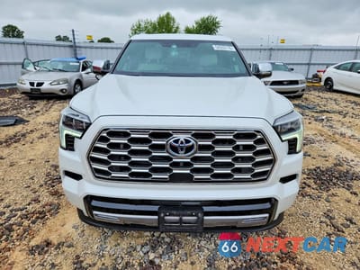 Piąte zdjęcie samochodu w środku: 2023 TOYOTA SEQUOIA VIN:7SVAAABA5PX011385 - miniatura