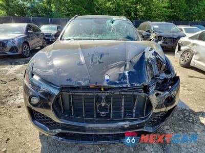 Piąte zdjęcie samochodu w środku: 2017 MASERATI LEVANTE S SPORT VIN:ZN661YUS0HX234917 - miniatura