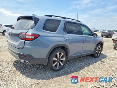 Trzecie zdjęcie samochodu z tyłu: 2025 HONDA PILOT TOURING VIN:5FNYG2H71SB008186 - miniatura