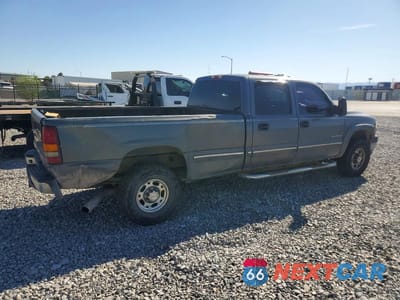 Trzecie zdjęcie samochodu z tyłu: 2002 CHEVROLET SILVERADO C2500 HEAVY DUTY VIN:1GCHC23G22F107713 - miniatura