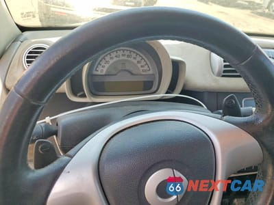 Zdjęcie 9 z 12 samochodu: 2011 SMART FORTWO PURE VIN:WMEEJ3BA0BK428069 - miniatura