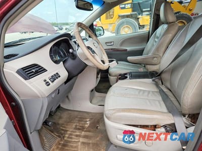 Zdjęcie 7 z 13 samochodu: 2014 TOYOTA SIENNA XLE 8-PASSENGER VIN:5TDYK3DC5ES452680 - miniatura