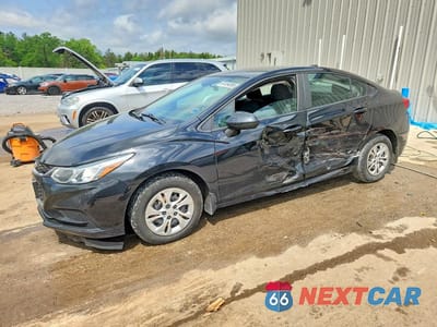 2018 CHEVROLET CRUZE LS 1G1BC5SM1J7138063 - główne zdjęcie licytacji z USA - miniatura