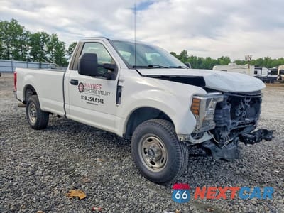 Czwarte zdjęcie samochodu z boku: 2019 FORD F250 SUPER DUTY VIN:1FTBF2A64KEC41023 - miniatura