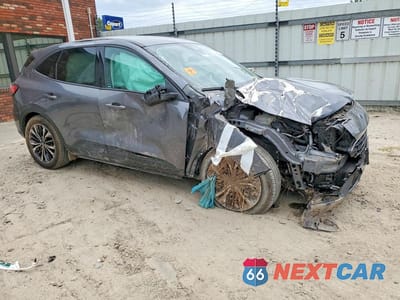 Czwarte zdjęcie samochodu z boku: 2021 FORD ESCAPE SE VIN:1FMCU0G62MUB20565 - miniatura