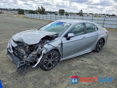 2018 TOYOTA CAMRY SE 4T1B11HK3JU130765 - główne zdjęcie licytacji z USA - miniatura