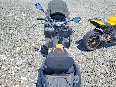 Zdjęcie 6 z 9 samochodu: 2008 PIAGGIO MP3 500 VIN:ZAPM610X985000370 - miniatura