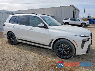 Czwarte zdjęcie samochodu z boku: 2026 BMW X7 XDRIVE40I VIN:5UX23EM02T9382313 - miniatura