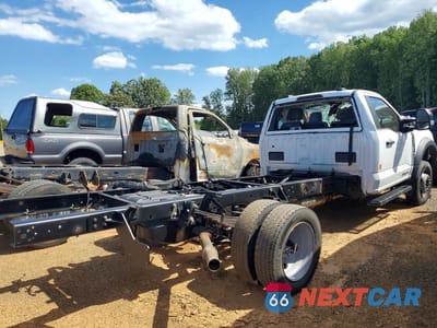 Trzecie zdjęcie samochodu z tyłu: 2023 FORD F550 SUPER DUTY VIN:1FDUF5HT6PDA13300 - miniatura