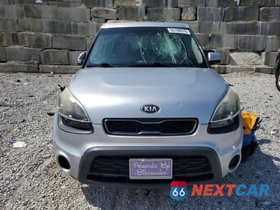Piąte zdjęcie samochodu w środku: 2013 KIA SOUL BASE VIN:KNDJT2A57D7639314 - miniatura