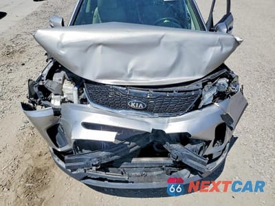 Zdjęcie 11 z 12 samochodu: 2015 KIA SORENTO LX VIN:5XYKTDA70FG659900 - miniatura