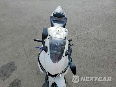 Piąte zdjęcie samochodu w środku: 2024 YAMAHA YZFR3 A VIN:MH3RH18Y6RK017260 - miniatura