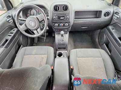 Zdjęcie 8 z 13 samochodu: 2012 JEEP COMPASS LATITUDE VIN:1C4NJCEB5CD685320 - miniatura