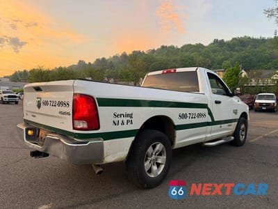 Czwarte zdjęcie samochodu z boku: 2019 RAM 1500 CLASSIC TRADESMAN VIN:3C6JR7DG7KG552532 - miniatura