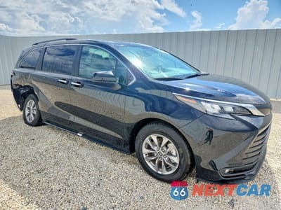 Czwarte zdjęcie samochodu z boku: 2026 TOYOTA SIENNA XLE 8-PASSENGER VIN:5TDYRKEC0TS294086 - miniatura