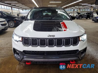 Piąte zdjęcie samochodu w środku: 2025 JEEP COMPASS TRAILHAWK VIN:3C4NJDDN4ST536861 - miniatura