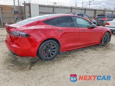 Trzecie zdjęcie samochodu z tyłu: 2016 TESLA MODEL S VIN:5YJSA1E15GF152798 - miniatura