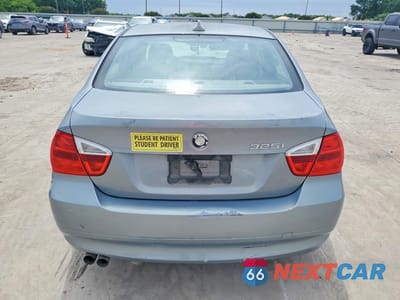 Zdjęcie 6 z 12 samochodu: 2006 BMW 325 I VIN:WBAVB13506K000894 - miniatura