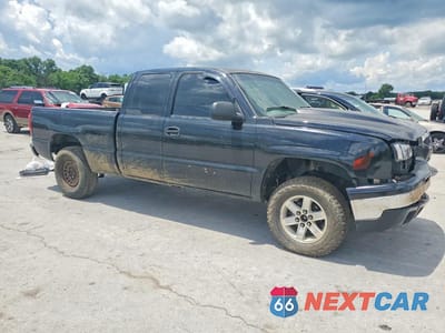 Czwarte zdjęcie samochodu z boku: 2004 CHEVROLET SILVERADO K1500 VIN:2GCEK19T641256253 - miniatura