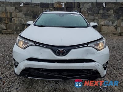 Piąte zdjęcie samochodu w środku: 2018 TOYOTA RAV4 XLE VIN:JTMRFREV8JJ244845 - miniatura