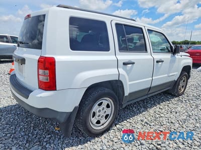 Trzecie zdjęcie samochodu z tyłu: 2014 JEEP PATRIOT SPORT VIN:1C4NJPBAXED645000 - miniatura