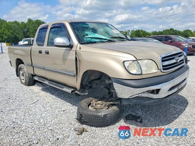 Czwarte zdjęcie samochodu z boku: 2002 TOYOTA TUNDRA SR5 V8 VIN:5TBRT341X2S228485 - miniatura