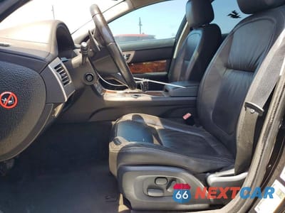 Zdjęcie 7 z 12 samochodu: 2011 JAGUAR XF VIN:SAJWA0FBXBLS13119 - miniatura