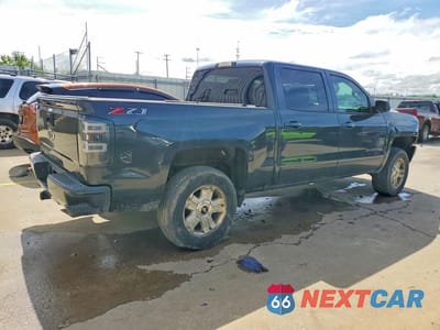 Trzecie zdjęcie samochodu z tyłu: 2018 CHEVROLET SILVERADO K1500 LT VIN:3GCUKREC9JG426494 - miniatura