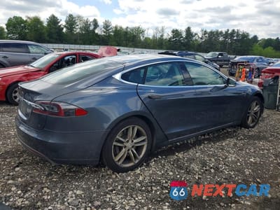 Trzecie zdjęcie samochodu z tyłu: 2014 TESLA MODEL S VIN:5YJSA1H10EFP62522 - miniatura