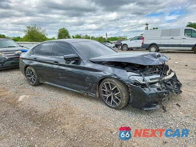 Czwarte zdjęcie samochodu z boku: 2021 BMW M550XI VIN:WBA13BK05MCG72869 - miniatura