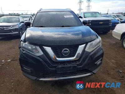Piąte zdjęcie samochodu w środku: 2017 NISSAN ROGUE SV VIN:KNMAT2MV5HP591619 - miniatura
