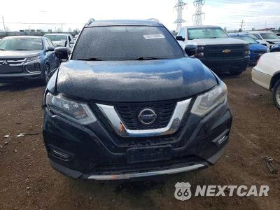 Piąte zdjęcie samochodu w środku: 2017 NISSAN ROGUE SV VIN:KNMAT2MV5HP591619 - miniatura